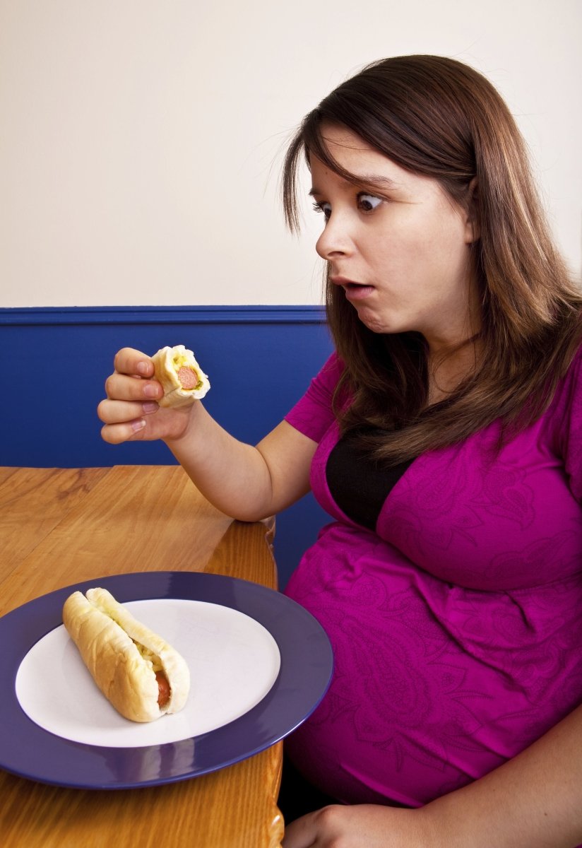 Is Eating HotDogs Dangerous During Pregnancy? - EarlyReveal