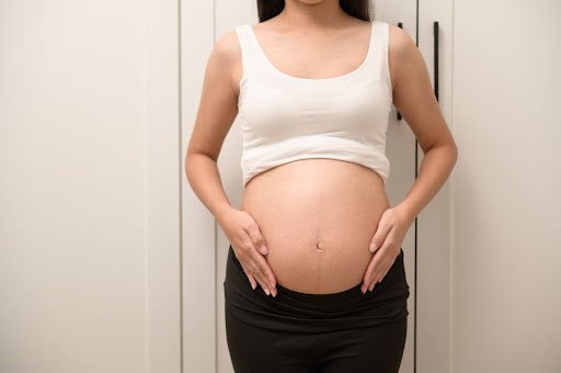 When Do You Begin to Show During Pregnancy? Early Pregnancy Body Changes - EarlyReveal